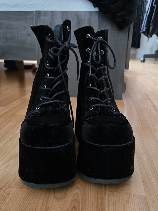 Demonia Shoes - DEMONIA - Camel 203 - Black Velvet Boots